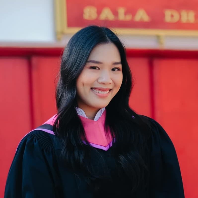 ครูเฟิร์น ครูสอนคณิตศาสตร์ตัวต่อตัว เชียงใหม่ — เกียรตินิยมอันดับหนึ่ง เหรียญทอง ม.ช.
