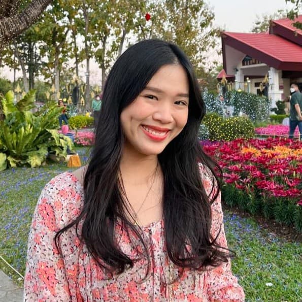 ครูเฟิร์น ผู้ก่อตั้ง — ครูสอนคณิตศาสตร์ KruFern Math Studio เชียงใหม่